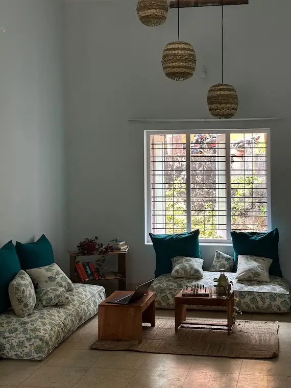 accommodation 300H atmosphere living4 portrait