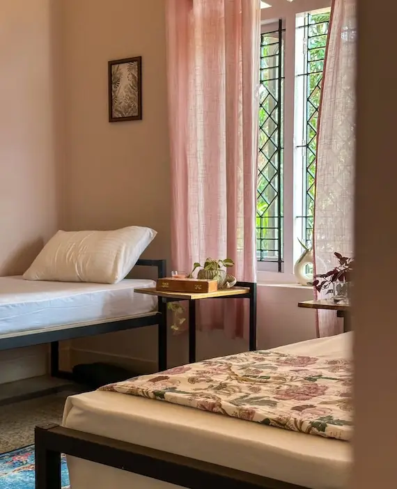 accommodation 300H sharedtwinroom sharedbathroom pic5 portrait